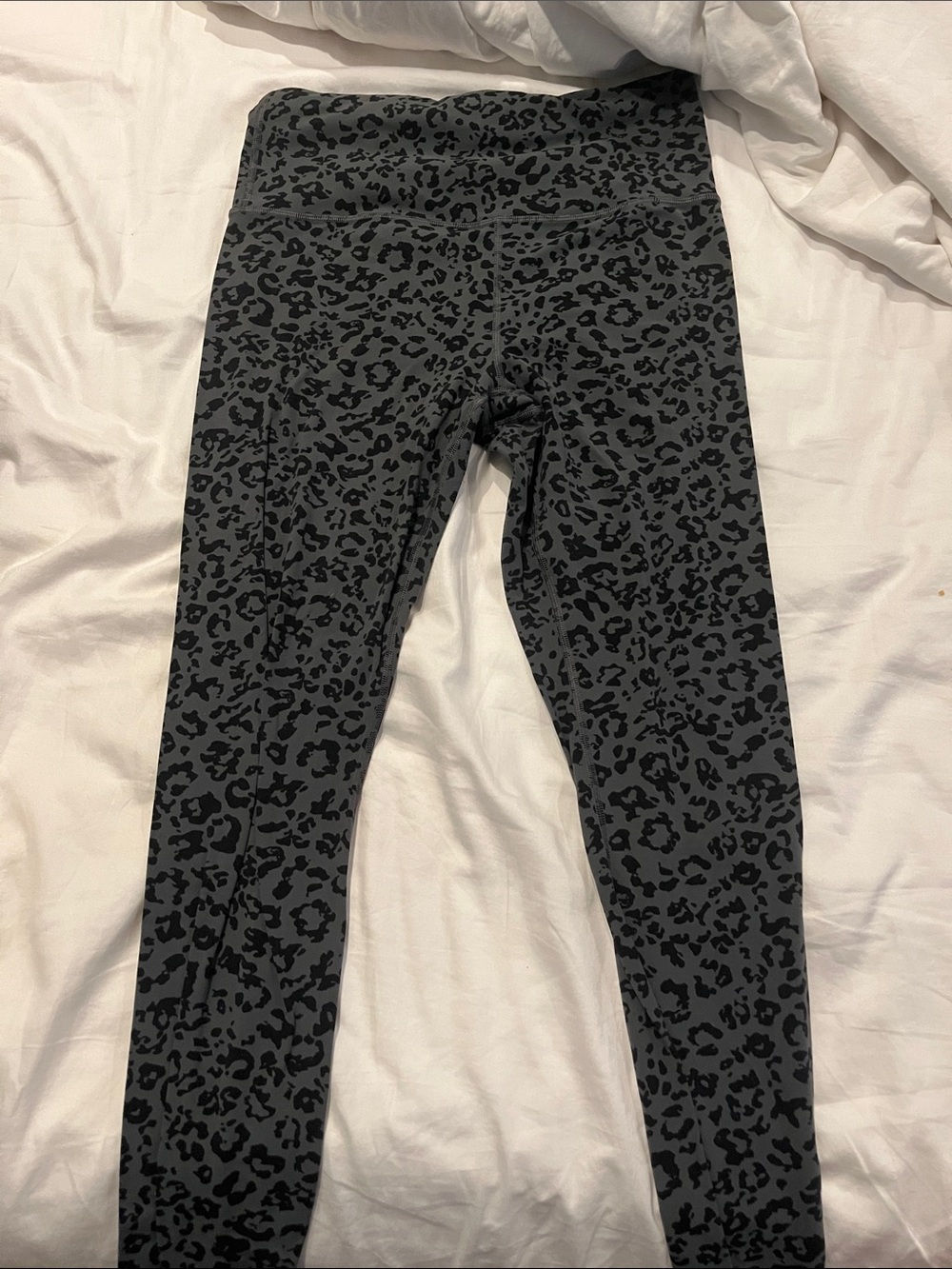 Women’s athleta elation ultra high rise tight leggings. Medium
